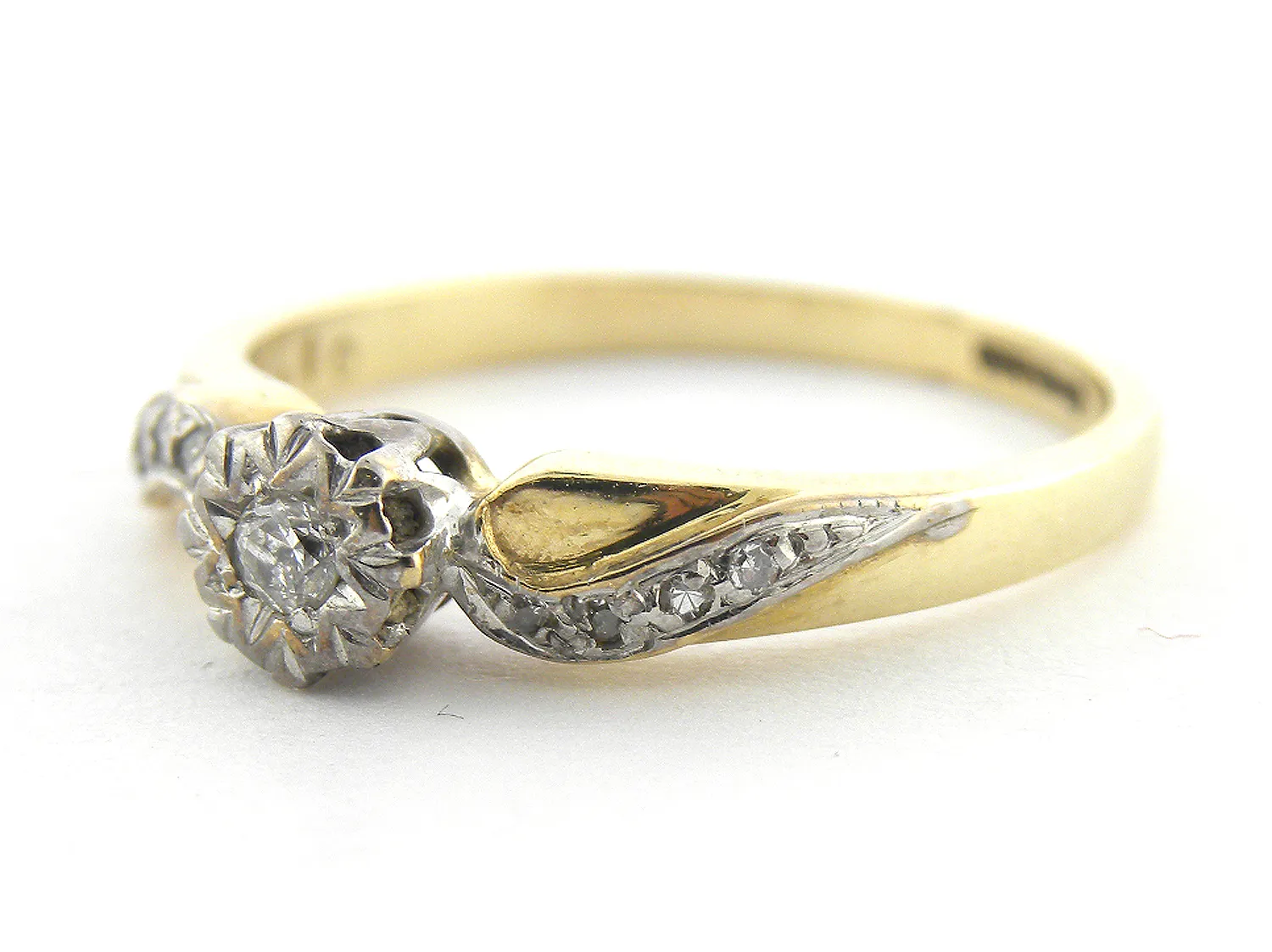 9ct Solitaire Ladies Ring